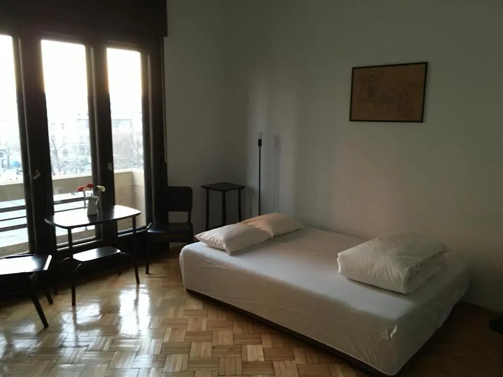 Central Studio Across From Intercontinental Bucharest